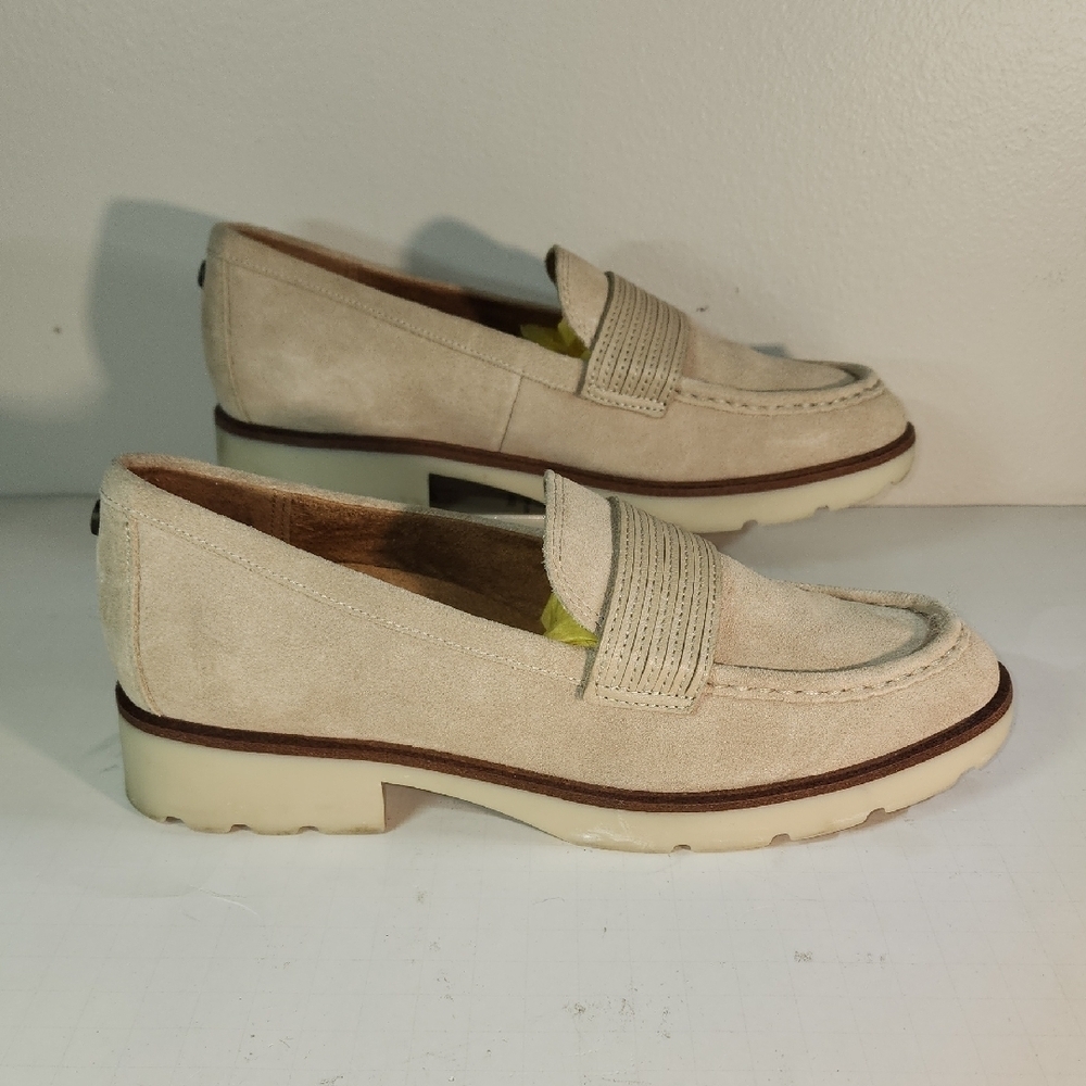 Vionic Women's  Tan Suede Loafers